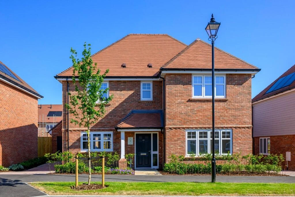 Casa Crookham Village, Reino Unido, 1 543 m² - imagen 1