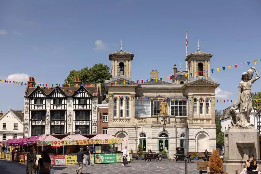 Appartamento a Kingston upon Thames, Regno Unito, 1 603 m² - foto 1