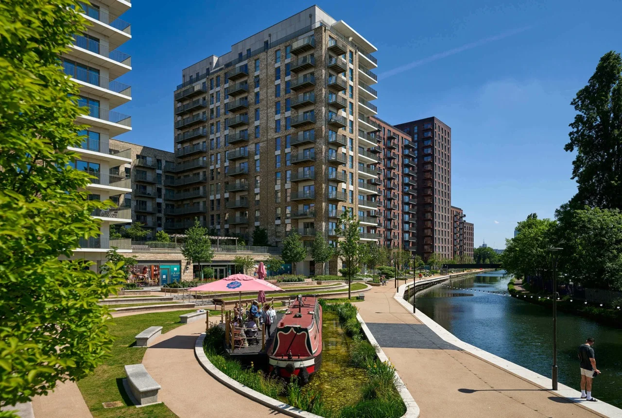 Apartment Wembley, United Kingdom, 1 261 m² - picture 1