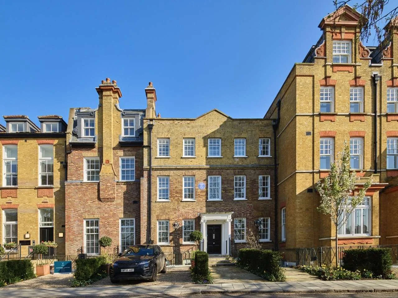 Apartment in Richmond, United Kingdom - picture 1