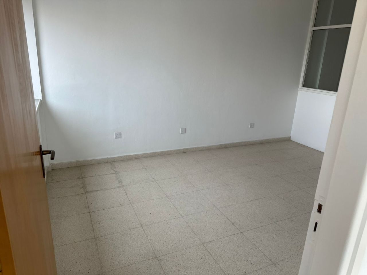 Oficina en Pafos, Chipre, 95 m² - imagen 1
