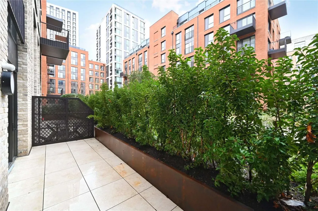 Studio Brent Cross, United Kingdom, 496 m² - picture 2