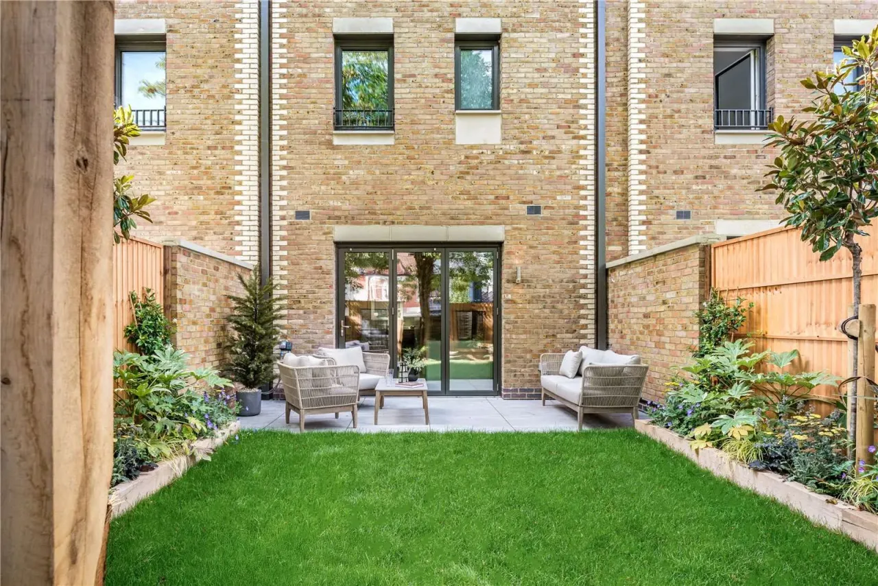 Townhouse Tottenham, United Kingdom, 1 310 m² - picture 3