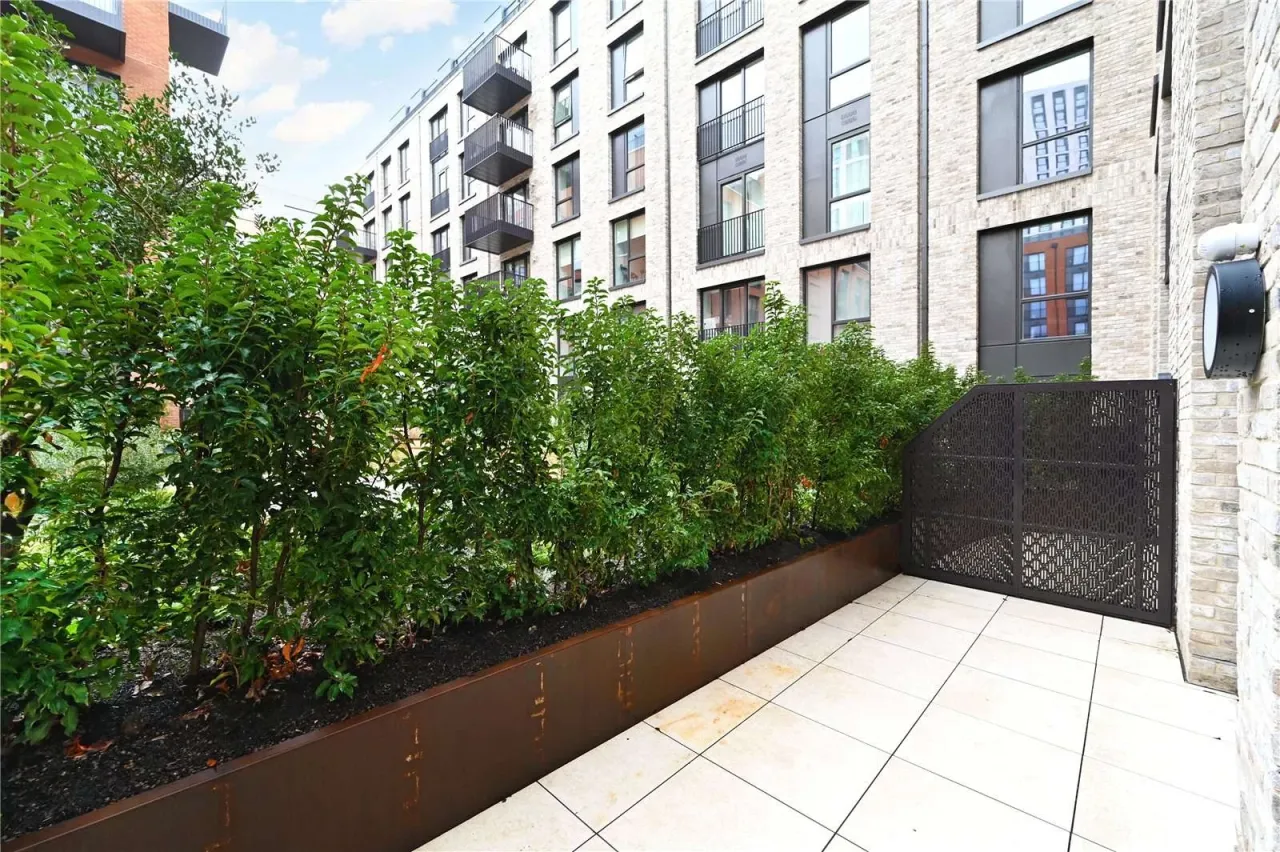 Studio Brent Cross, United Kingdom, 496 m² - picture 3