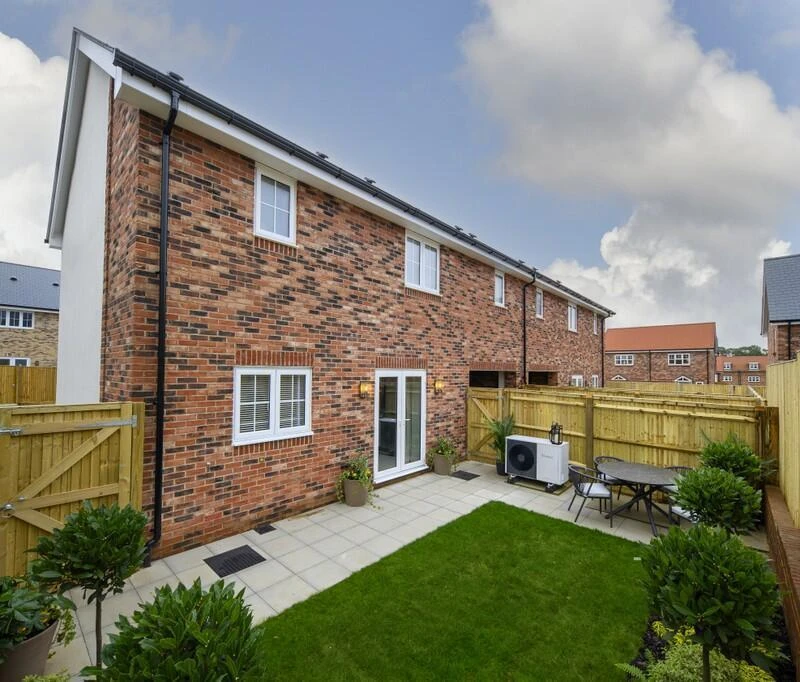 House Hartland Village, United Kingdom, 1 075 m² - picture 3