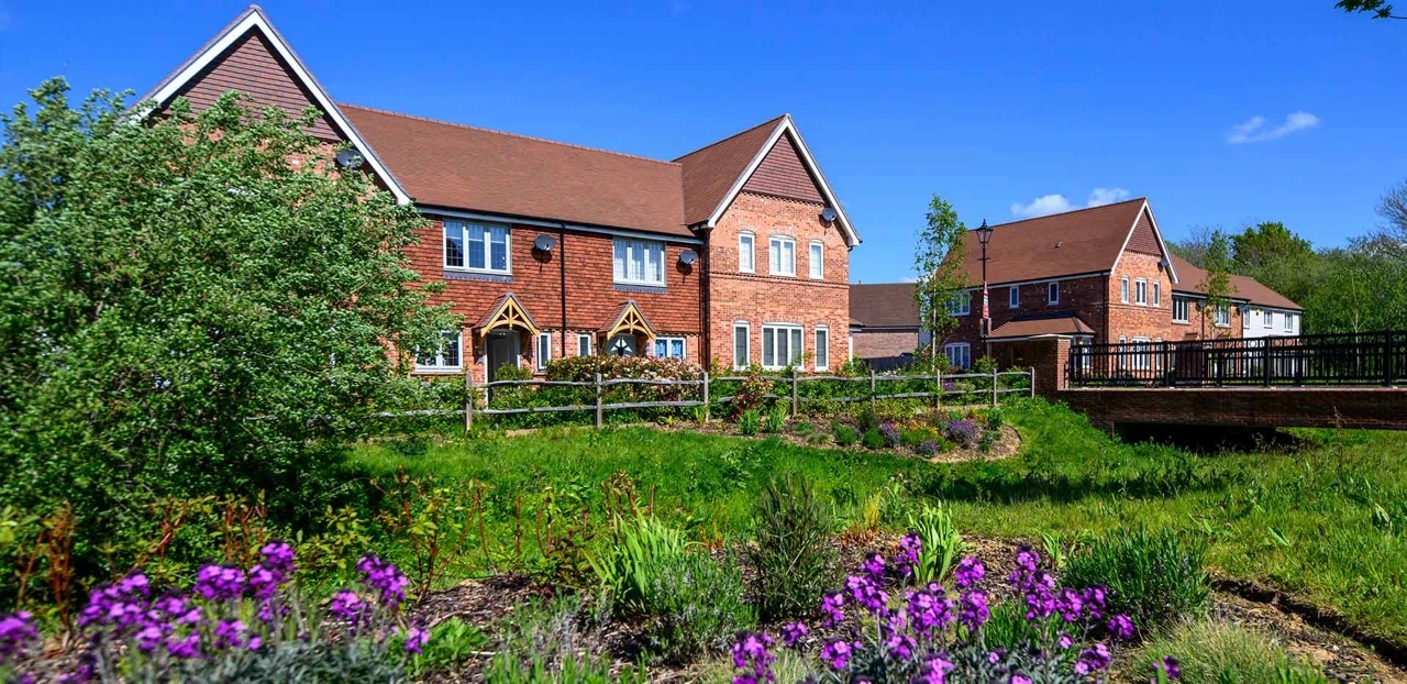 Casa en Surrey, Reino Unido, 1 283 m² - imagen 4