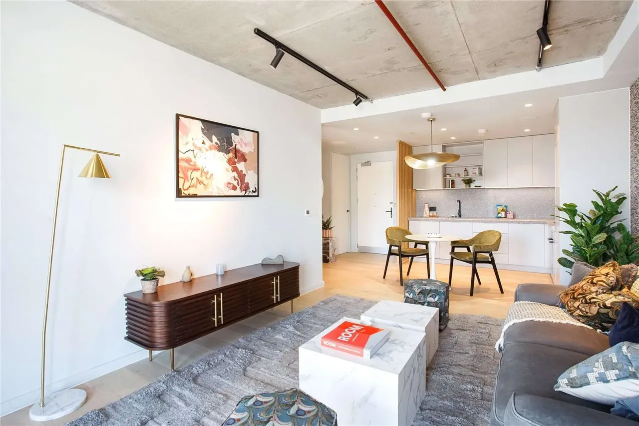 Apartment in London, United Kingdom, 990 m² - picture 6