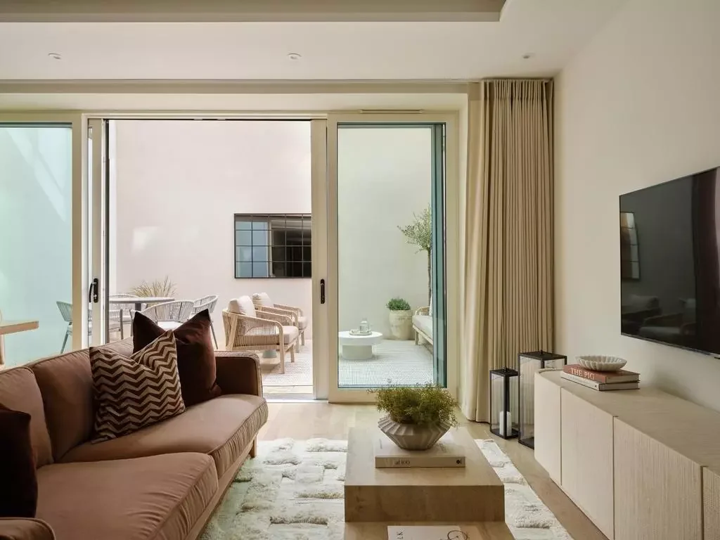 House in Wandsworth, United Kingdom, 1 636 m² - picture 9