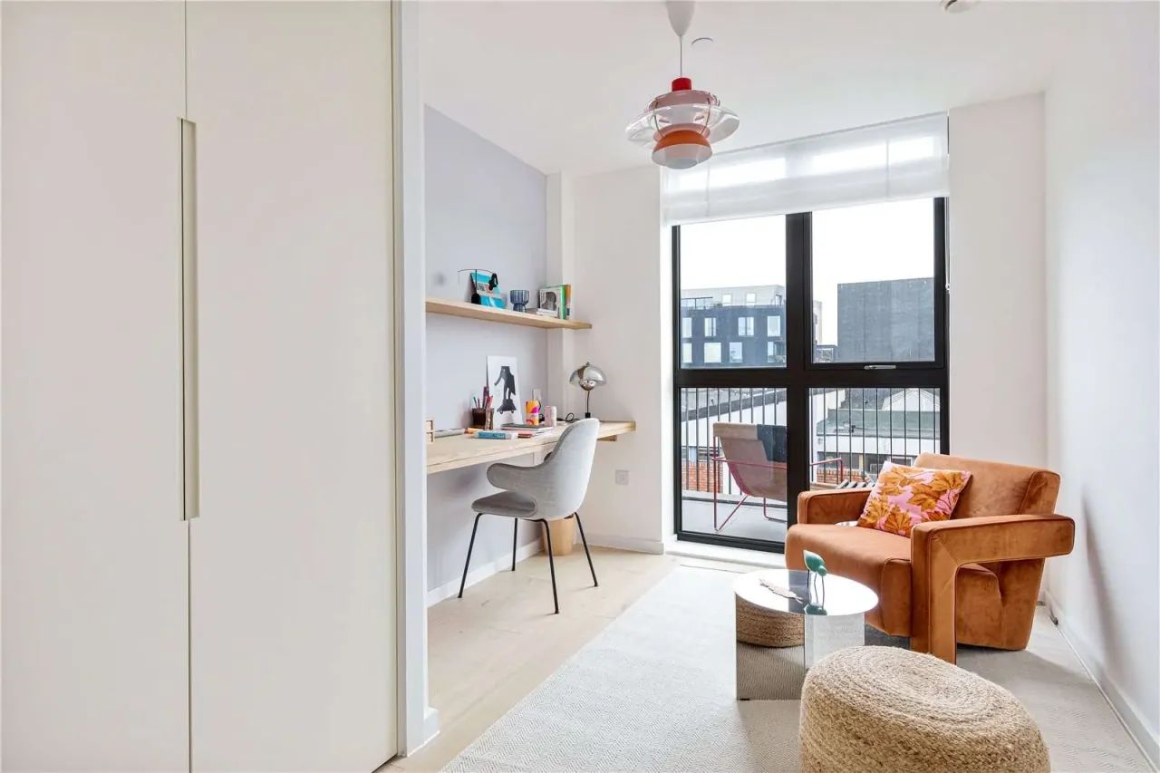 Apartment in London, United Kingdom, 990 m² - picture 14