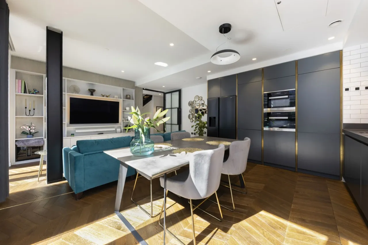 Flat Battersea, United Kingdom, 2 239 m² - picture 12