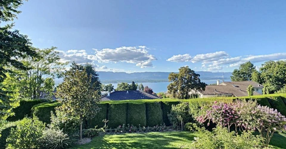 House in Geneva, Switzerland, 350 m² - picture 1