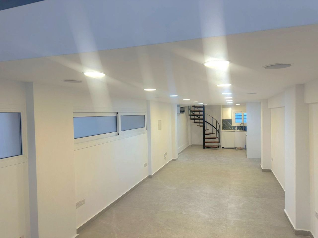 Oficina en Limasol, Chipre, 98 m² - imagen 2