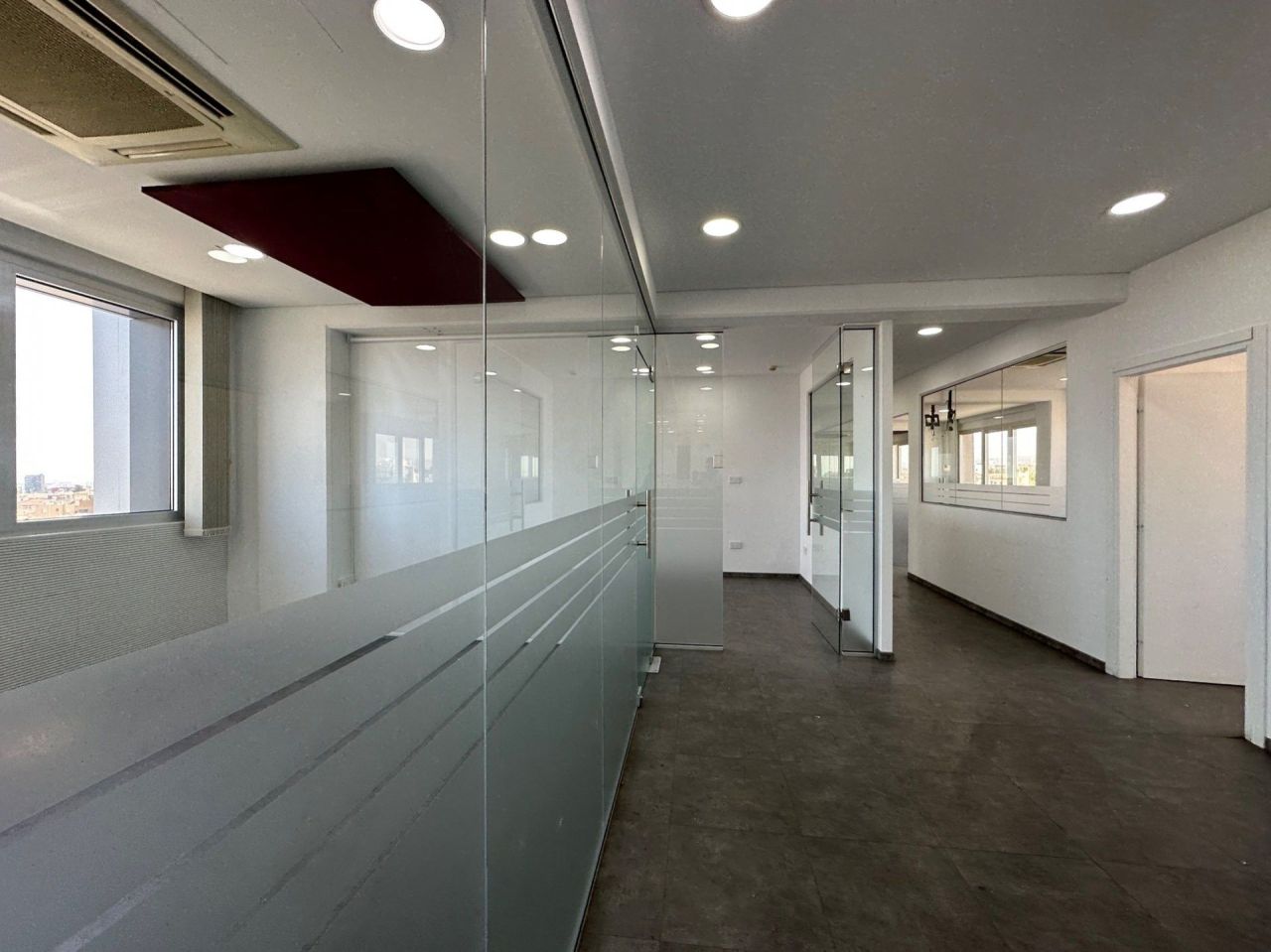 Ufficio a Limassol, Cipro, 350 m² - foto 3
