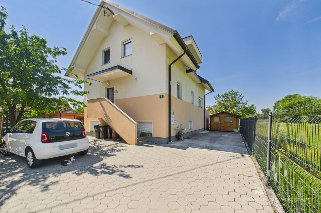 House in Ljubljana, Slovenia, 244 m² - picture 1