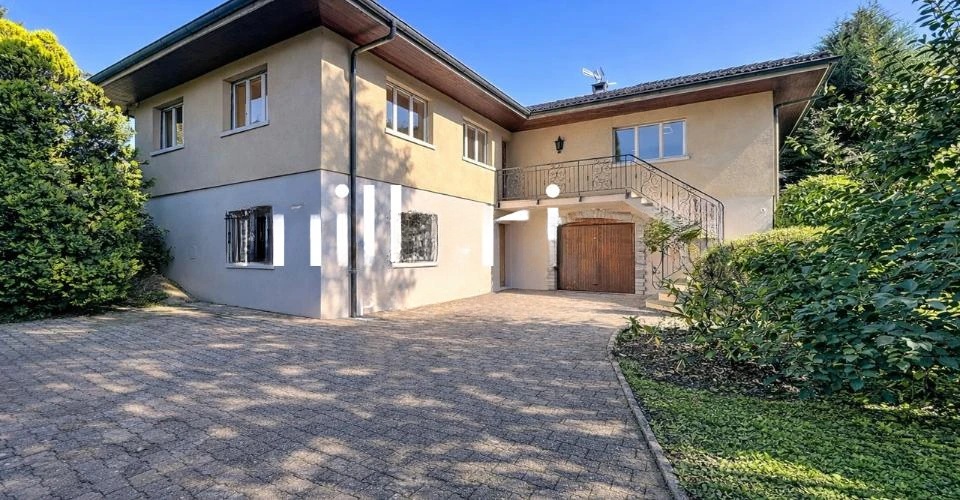 Flat in Geneva, Switzerland, 160 m² - picture 1