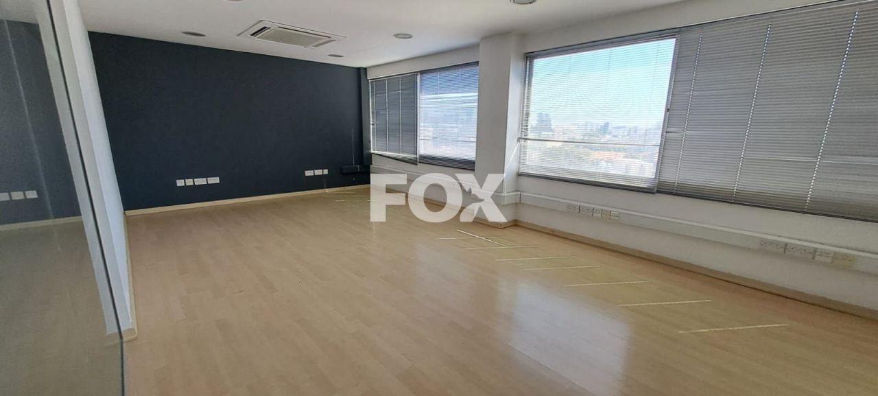 Oficina en Limasol, Chipre, 400 m² - imagen 8