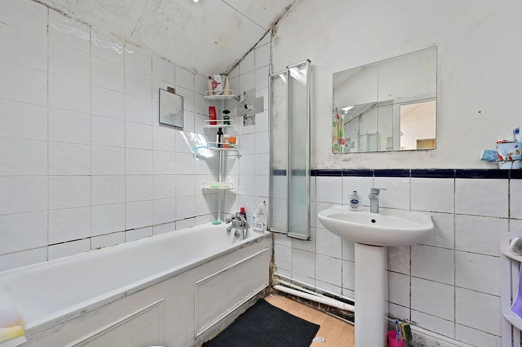 Flat in London, United Kingdom, 56 m² - picture 3