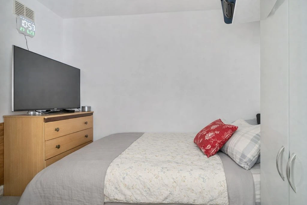 Flat in London, United Kingdom, 28 m² - picture 1