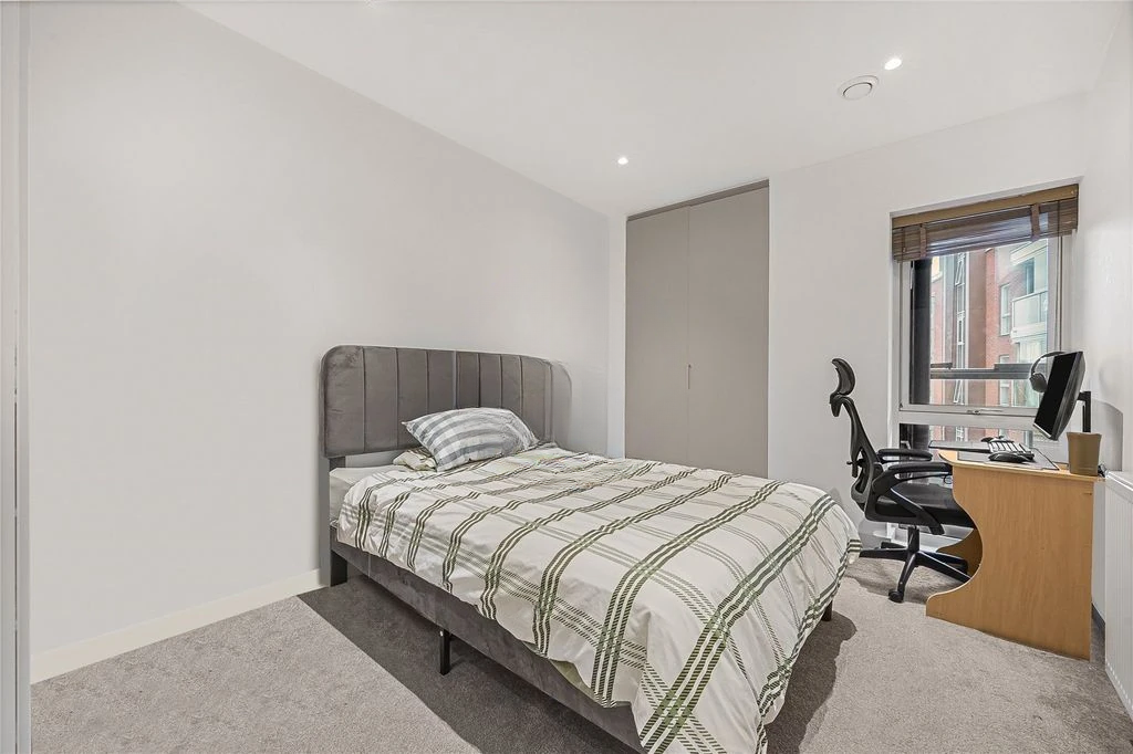 Flat in London, United Kingdom, 78 m² - picture 13