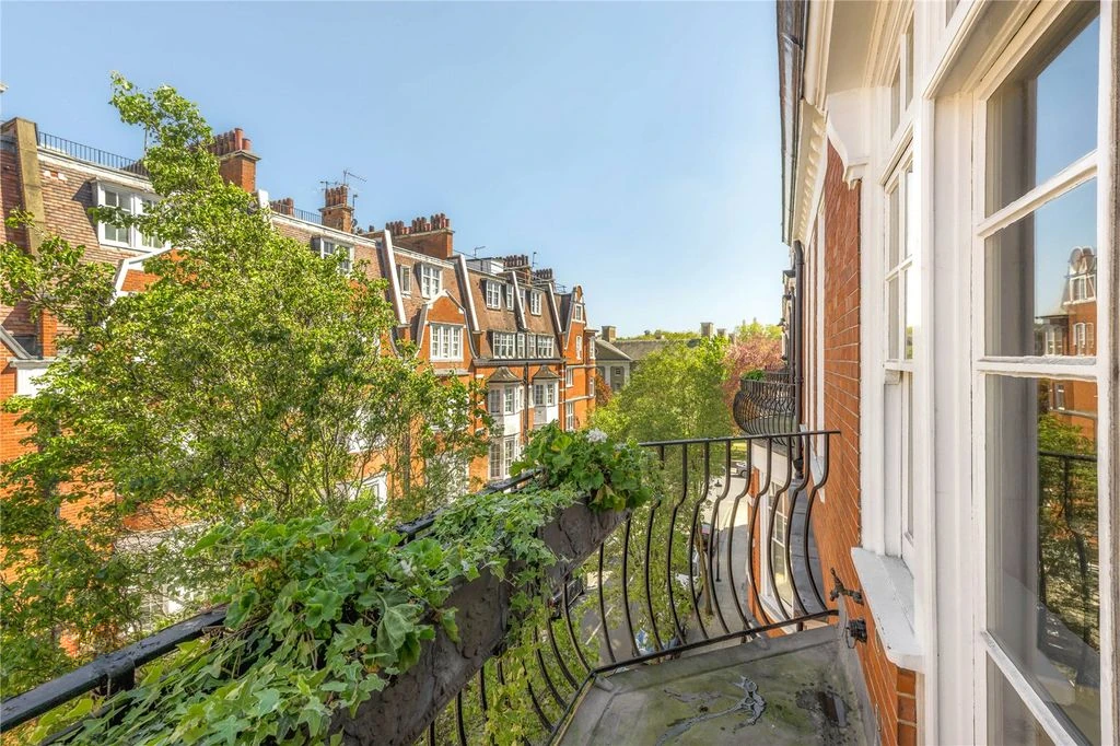 Flat in London, United Kingdom, 194 m² - picture 5