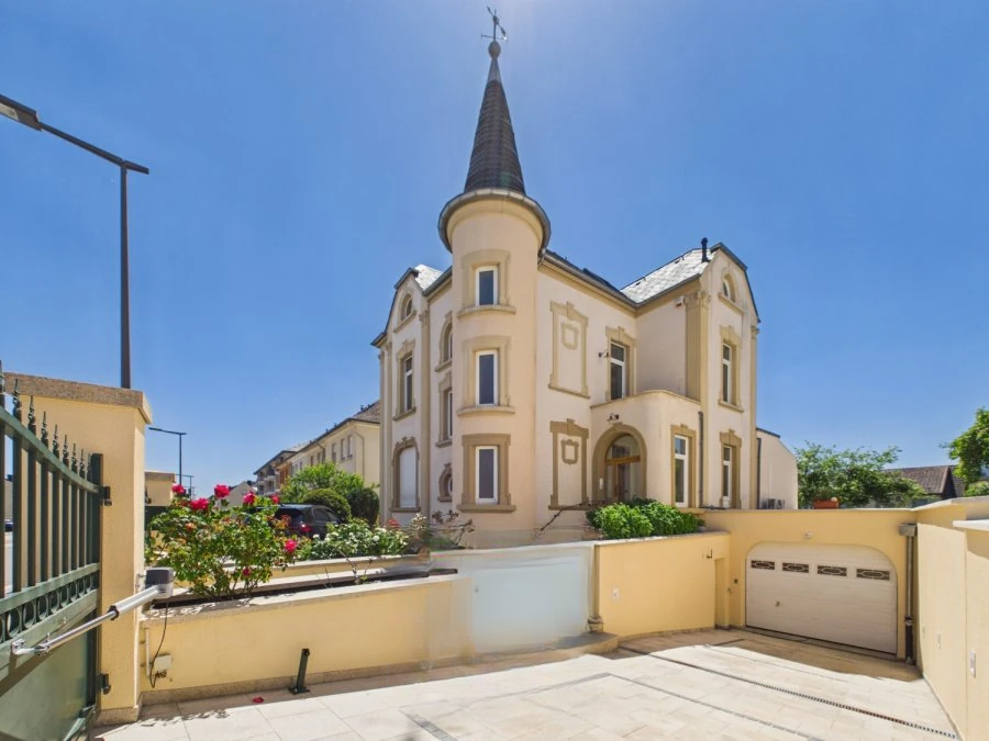 Haus in Luxemburg, Luxemburg, 310 m² - Foto 1