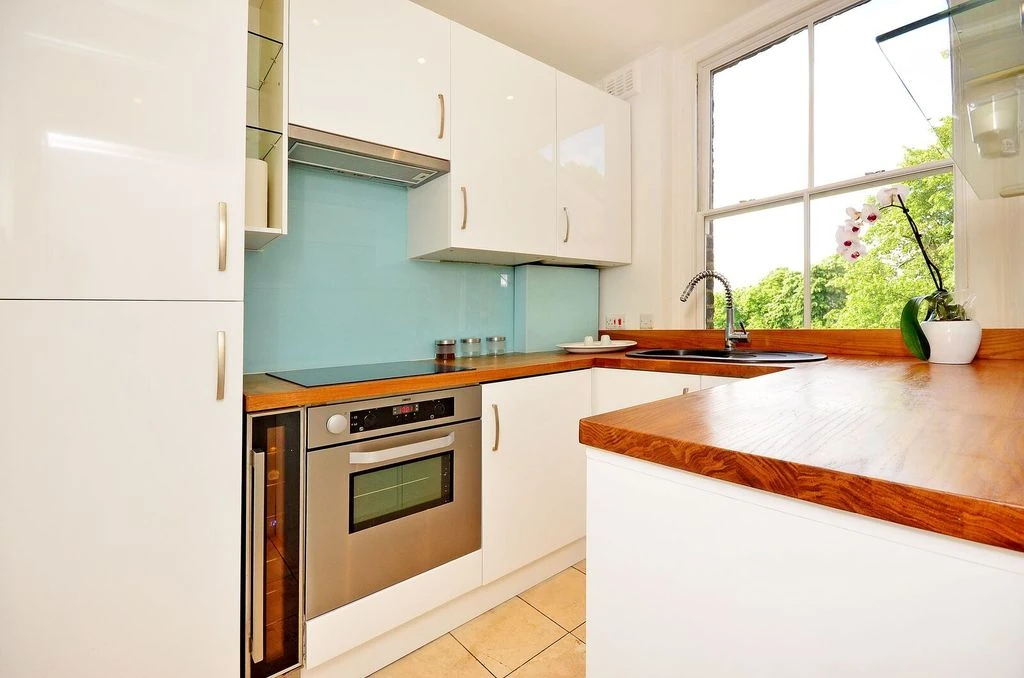 Flat in London, United Kingdom, 50 m² - picture 1