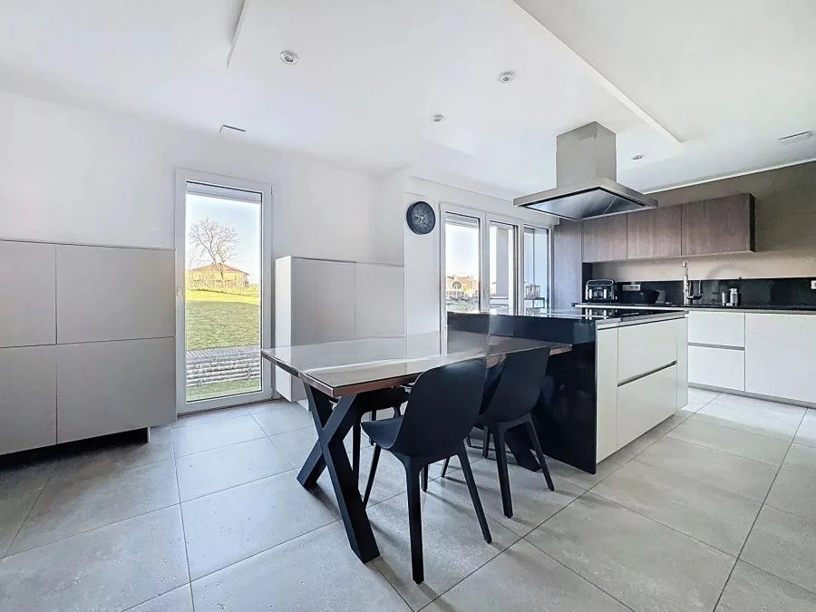 Flat in Luxembourg, Luxembourg, 106 m² - picture 3