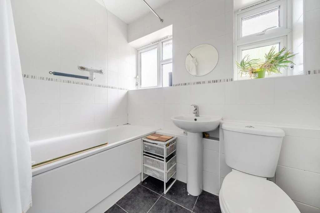 Flat in London, United Kingdom, 59 m² - picture 1