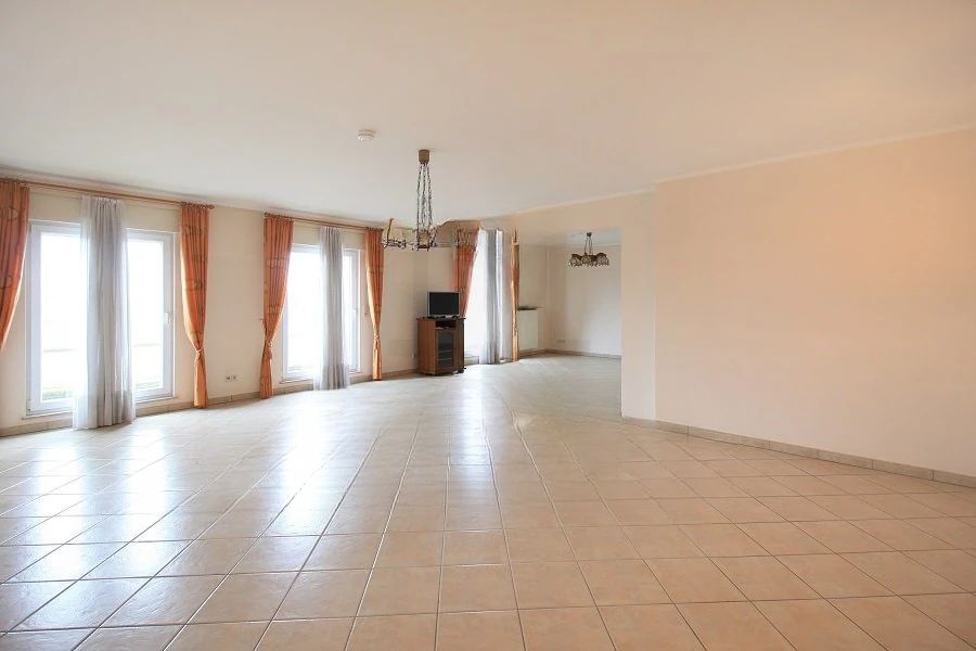 Flat in Luxembourg, Luxembourg, 170 m² - picture 1