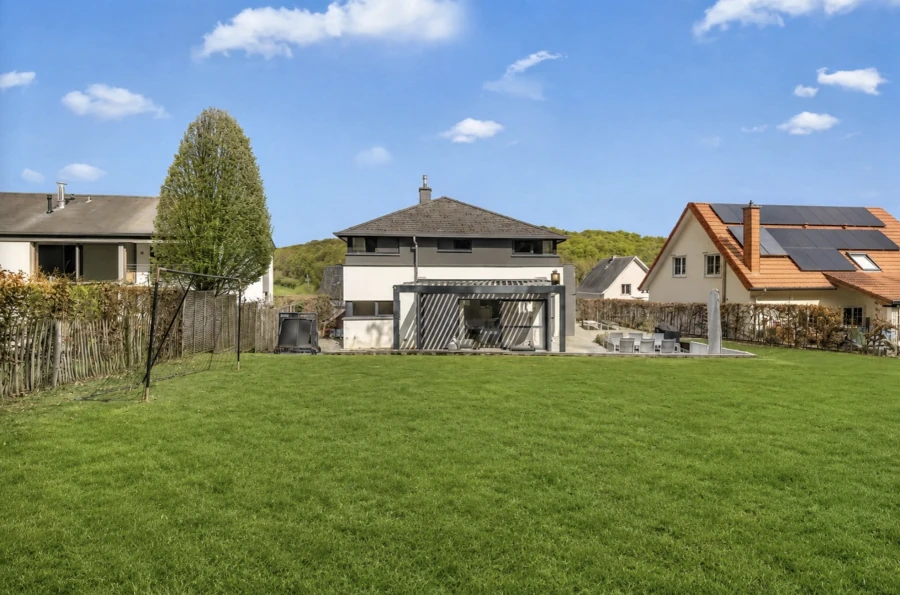Haus in Luxemburg, Luxemburg, 320 m² - Foto 1