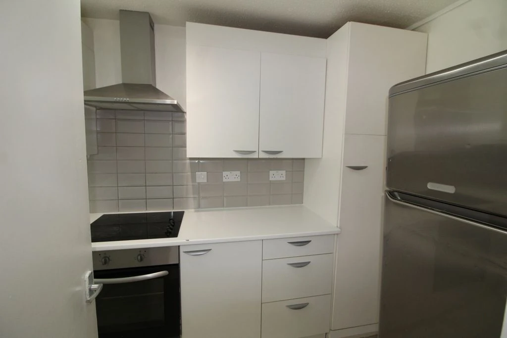 Flat in London, United Kingdom - picture 3
