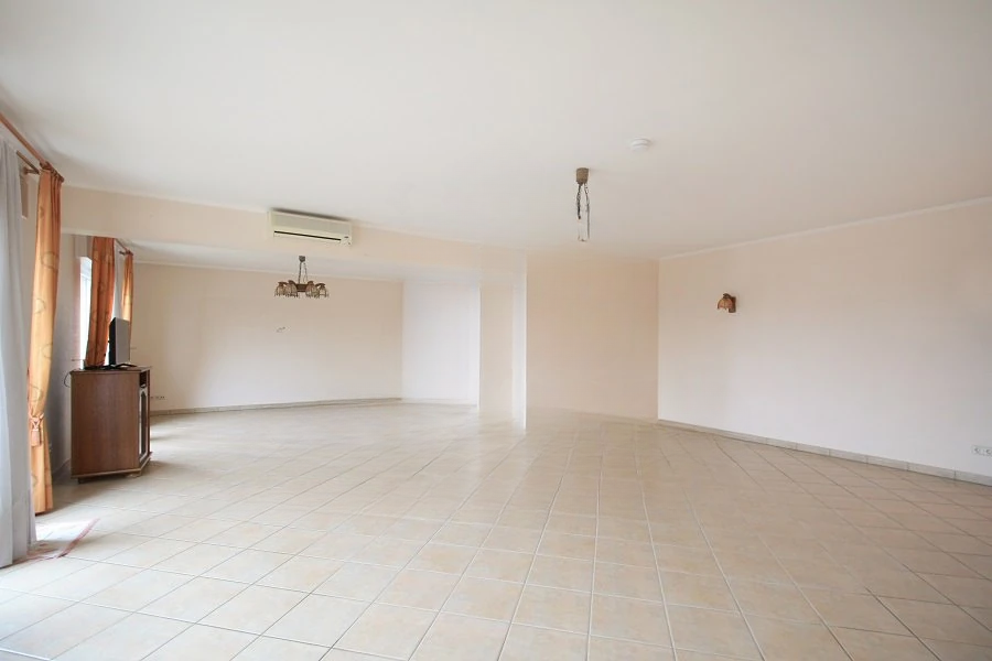 Flat in Luxembourg, Luxembourg, 170 m² - picture 7