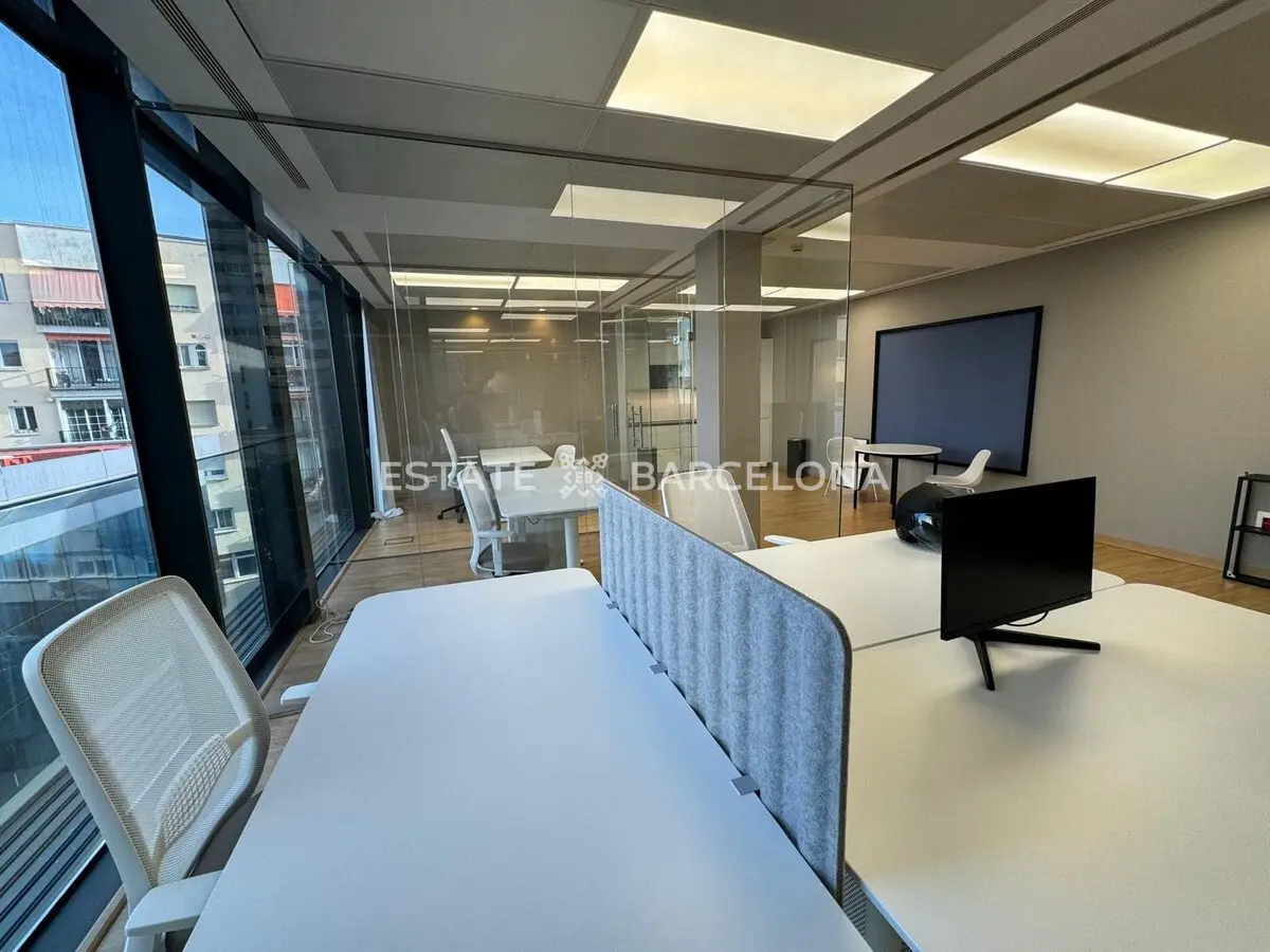 Bureau à Marbella, Espagne, 105 000 m² - image 4