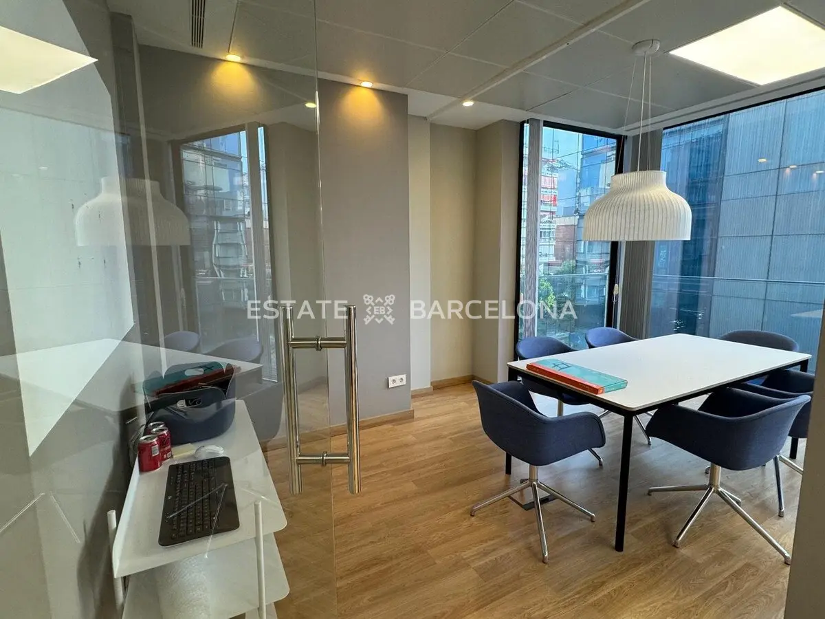 Bureau à Marbella, Espagne, 105 000 m² - image 3