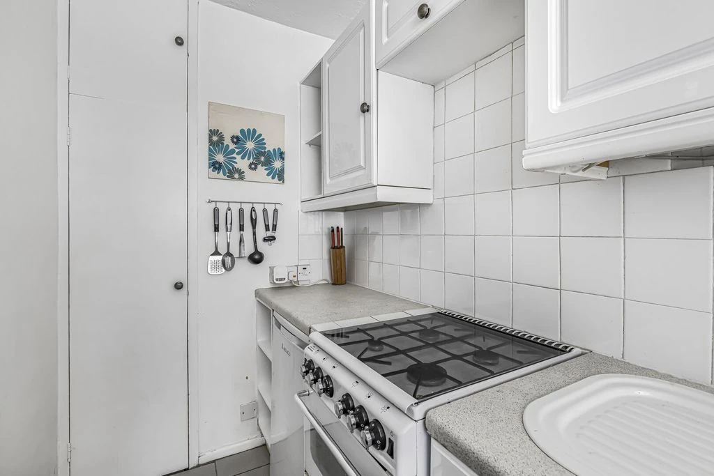 Flat in London, United Kingdom, 32 m² - picture 2