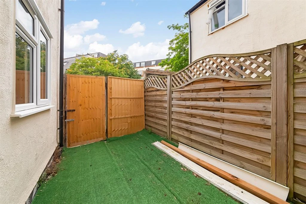 Flat in London, United Kingdom, 44 m² - picture 4