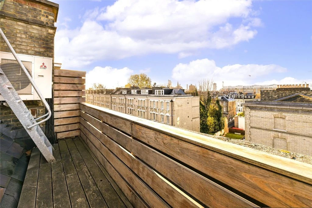 Flat in London, United Kingdom, 132 m² - picture 6