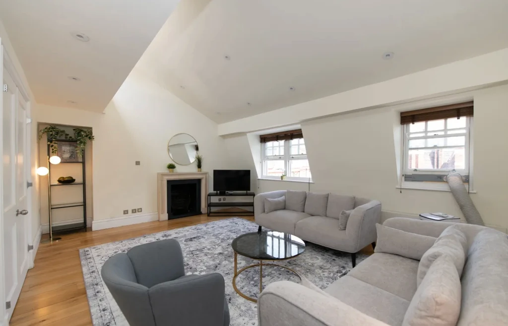 Flat in London, United Kingdom, 162 m² - picture 13