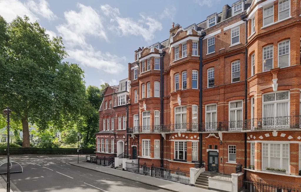 Flat in London, United Kingdom, 162 m² - picture 17