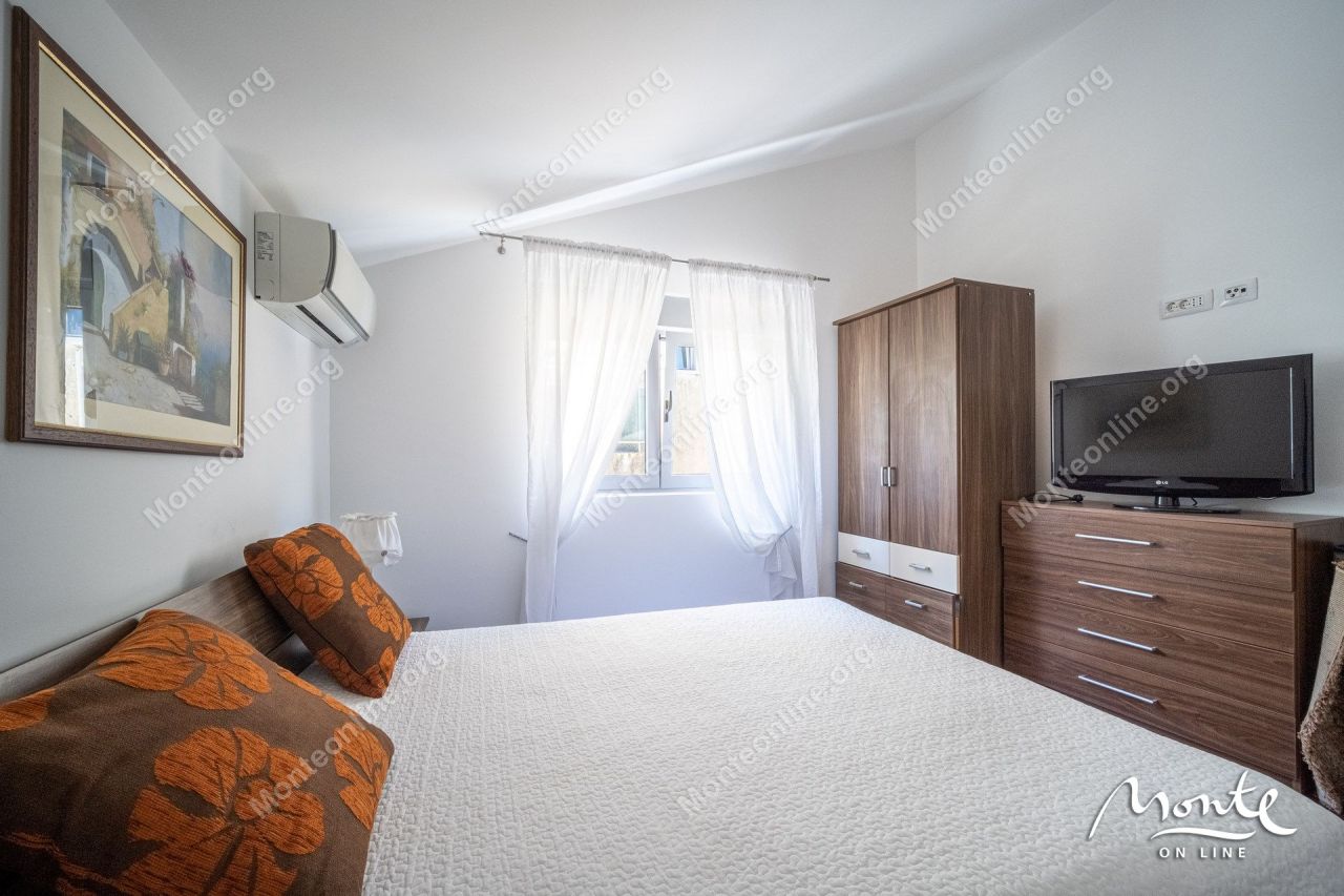 Apartment in Dobrota, Montenegro, 61 m² - picture 14