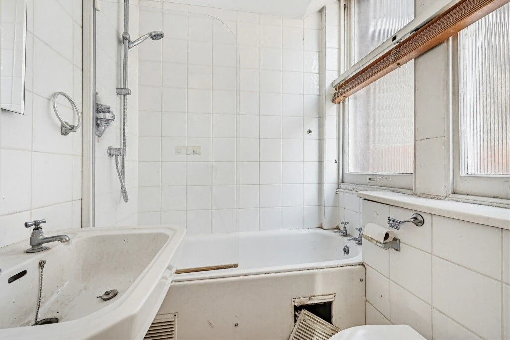 Flat in London, United Kingdom, 39 m² - picture 1
