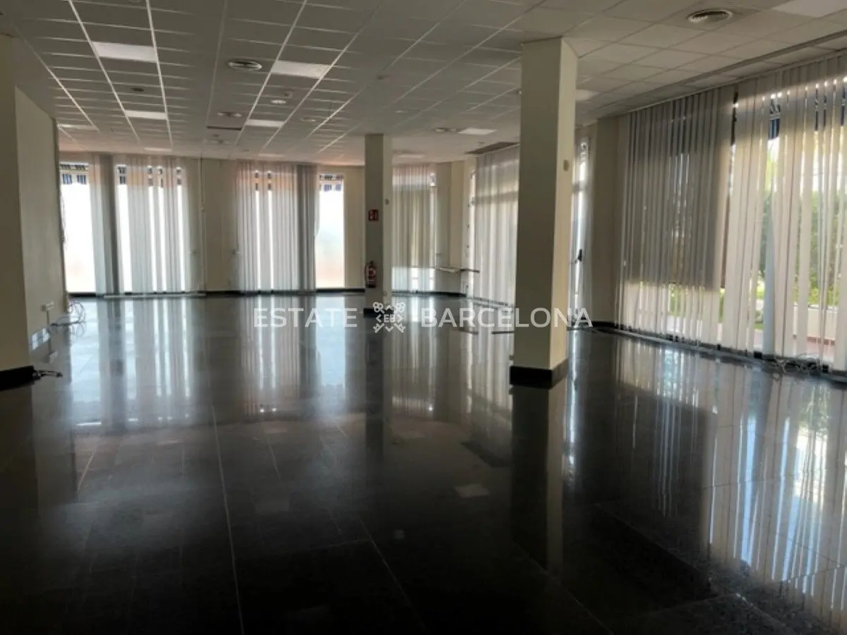 Commercial property in Marbella, Spain, 460 m² - picture 2