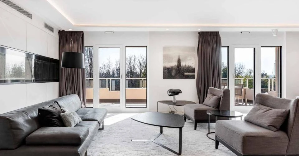 Flat in Geneva, Switzerland, 393 m² - picture 1
