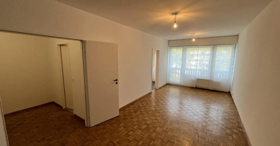 Flat in Geneva, Switzerland, 47 m² - picture 2