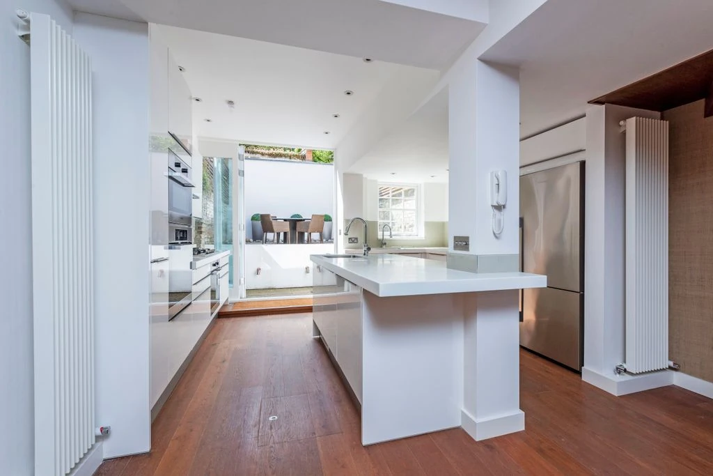 Flat in London, United Kingdom, 138 m² - picture 8