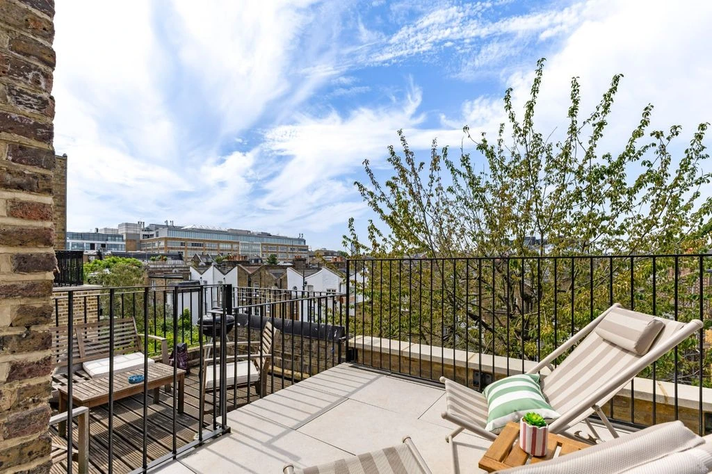 Flat in London, United Kingdom, 110 m² - picture 11