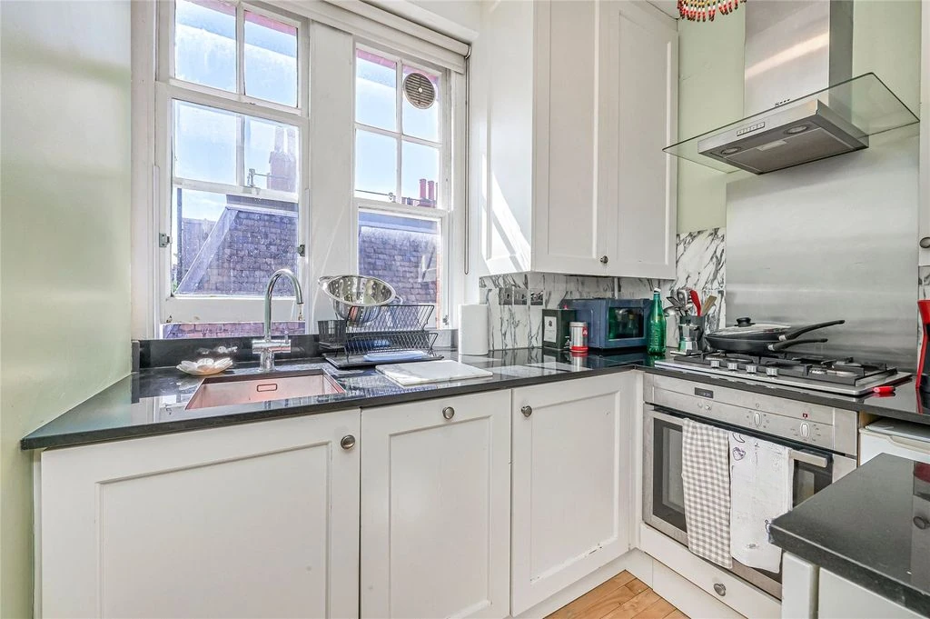 Flat in London, United Kingdom, 56 m² - picture 12