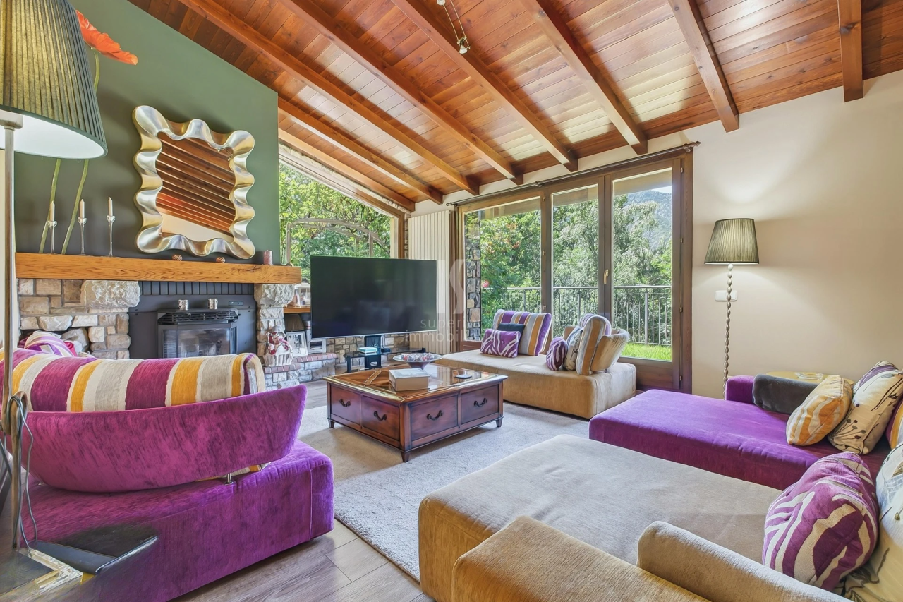Haus in Escaldes, Andorra, 463 m² - Foto 1