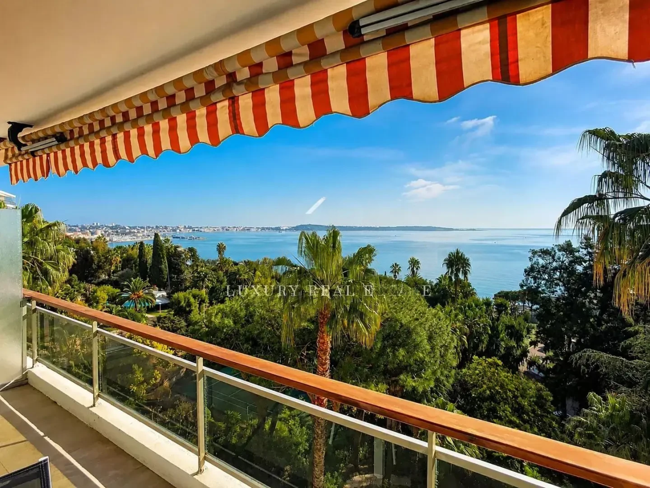 House in Cannes, France, 32 m² - picture 1