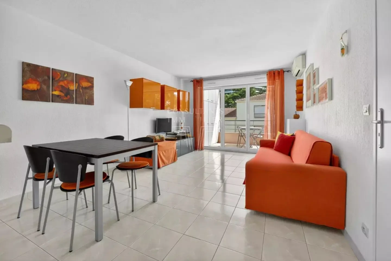 Maison à Cannes, France, 43 m² - image 2